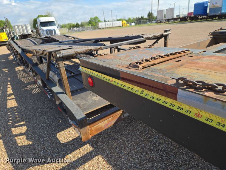 image for item ET5164 2019 Freightliner Cascadia semi truck with car carrier