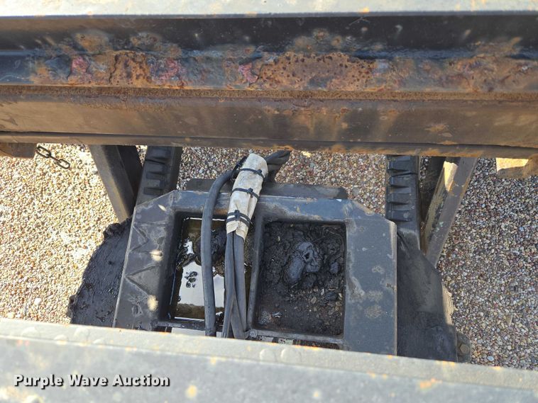 image for item ET5164 2019 Freightliner Cascadia semi truck with car carrier