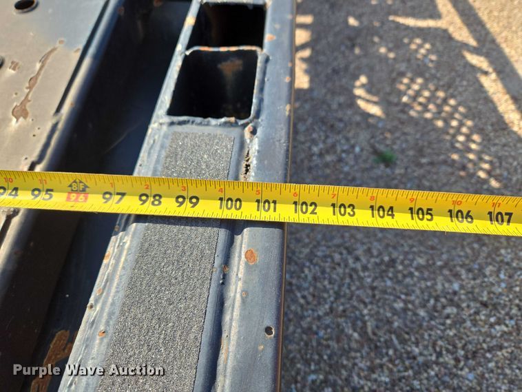 image for item ET5164 2019 Freightliner Cascadia semi truck with car carrier