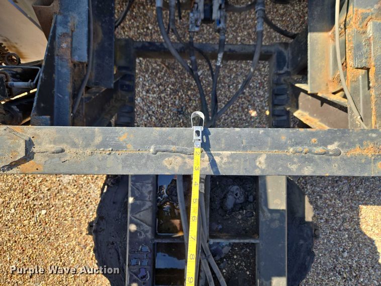 image for item ET5164 2019 Freightliner Cascadia semi truck with car carrier