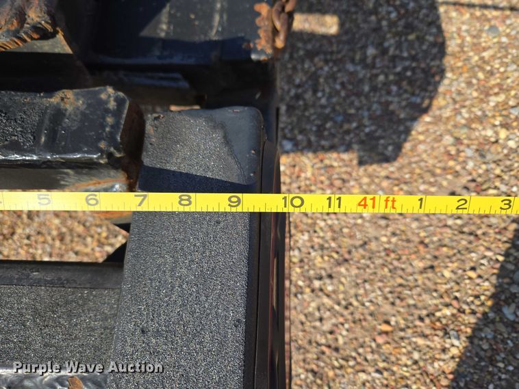 image for item ET5164 2019 Freightliner Cascadia semi truck with car carrier