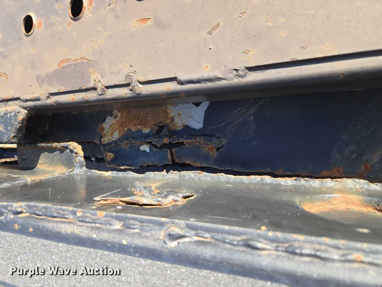 image for item ET5164 2019 Freightliner Cascadia semi truck with car carrier