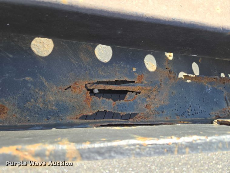 image for item ET5164 2019 Freightliner Cascadia semi truck with car carrier