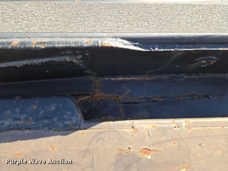 image for item ET5164 2019 Freightliner Cascadia semi truck with car carrier