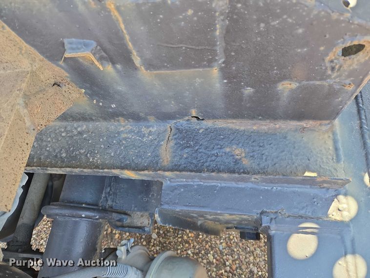 image for item ET5164 2019 Freightliner Cascadia semi truck with car carrier