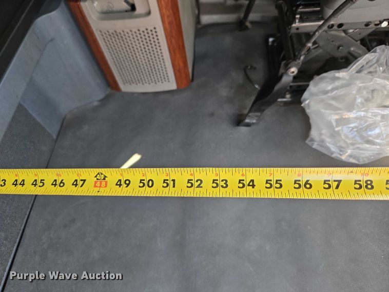 image for item ET5164 2019 Freightliner Cascadia semi truck with car carrier