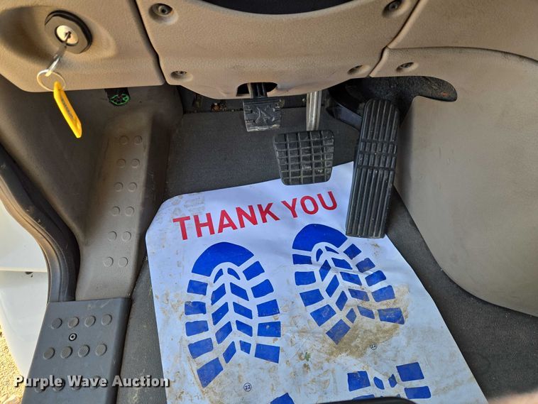 image for item ET5164 2019 Freightliner Cascadia semi truck with car carrier