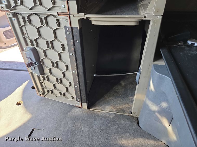 image for item ET5164 2019 Freightliner Cascadia semi truck with car carrier