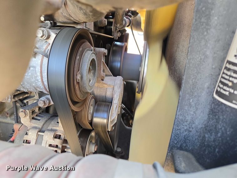 image for item ET5164 2019 Freightliner Cascadia semi truck with car carrier