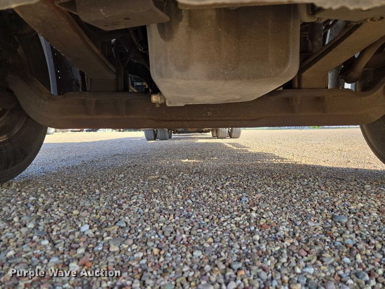 image for item ET5164 2019 Freightliner Cascadia semi truck with car carrier