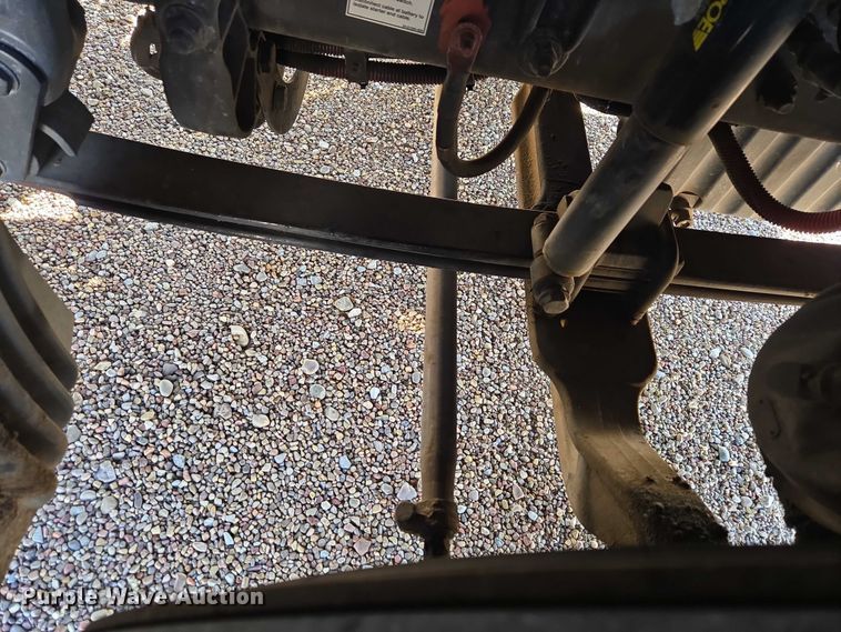 image for item ET5164 2019 Freightliner Cascadia semi truck with car carrier