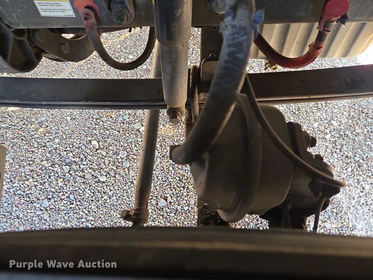 image for item ET5164 2019 Freightliner Cascadia semi truck with car carrier