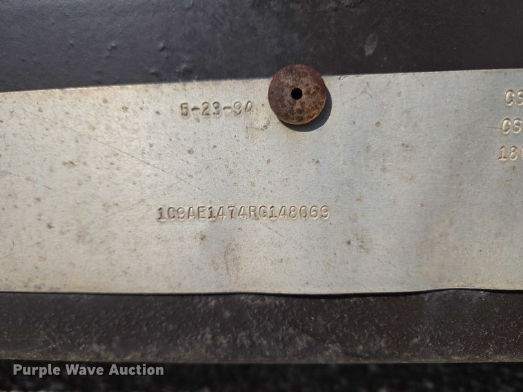 image for item ET5164 2019 Freightliner Cascadia semi truck with car carrier