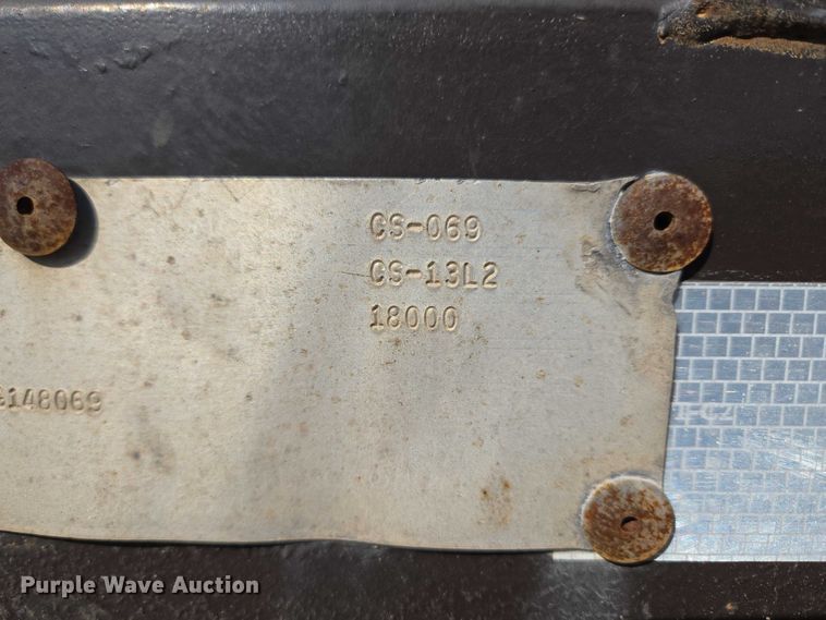 image for item ET5164 2019 Freightliner Cascadia semi truck with car carrier