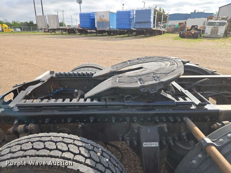 image for item ET5165 2015 Freightliner Cascadia semi truck