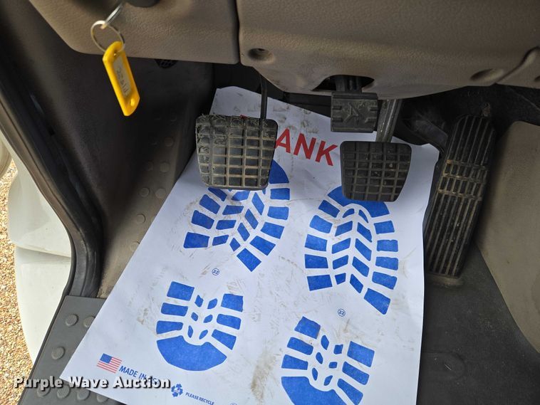 image for item ET5165 2015 Freightliner Cascadia semi truck