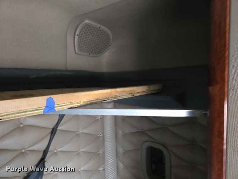 image for item ET5165 2015 Freightliner Cascadia semi truck