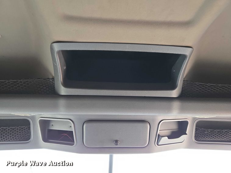 image for item ET5165 2015 Freightliner Cascadia semi truck