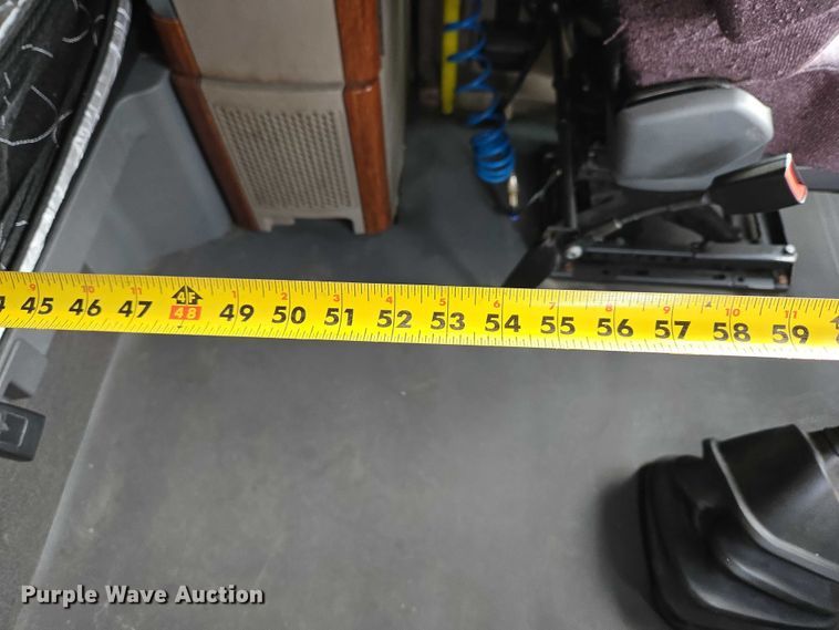 image for item ET5165 2015 Freightliner Cascadia semi truck