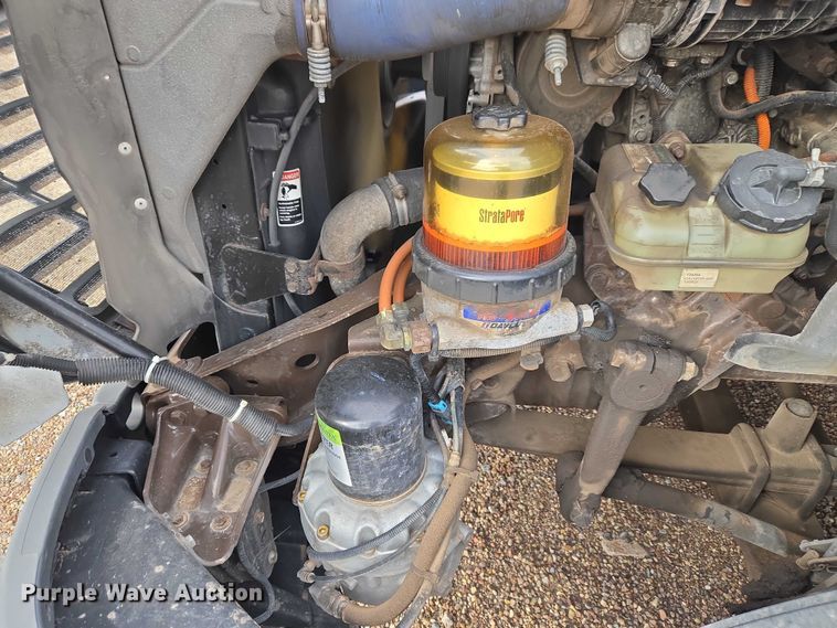 image for item ET5165 2015 Freightliner Cascadia semi truck