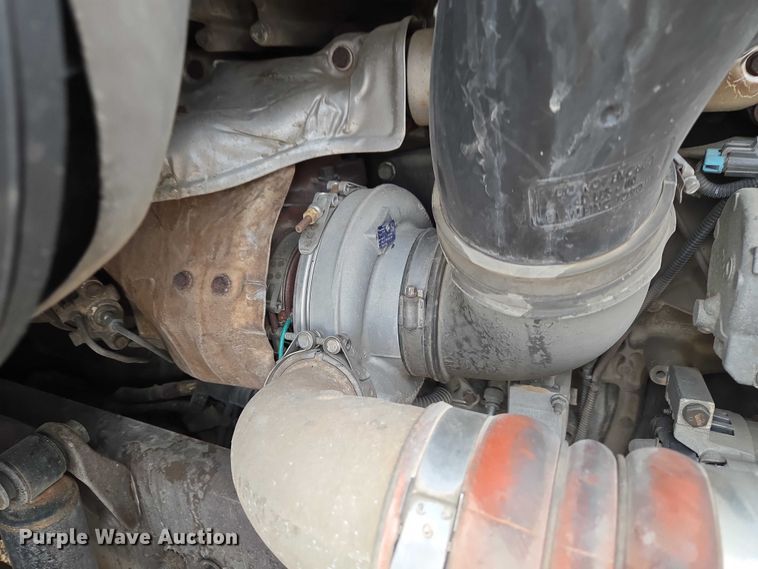 image for item ET5165 2015 Freightliner Cascadia semi truck