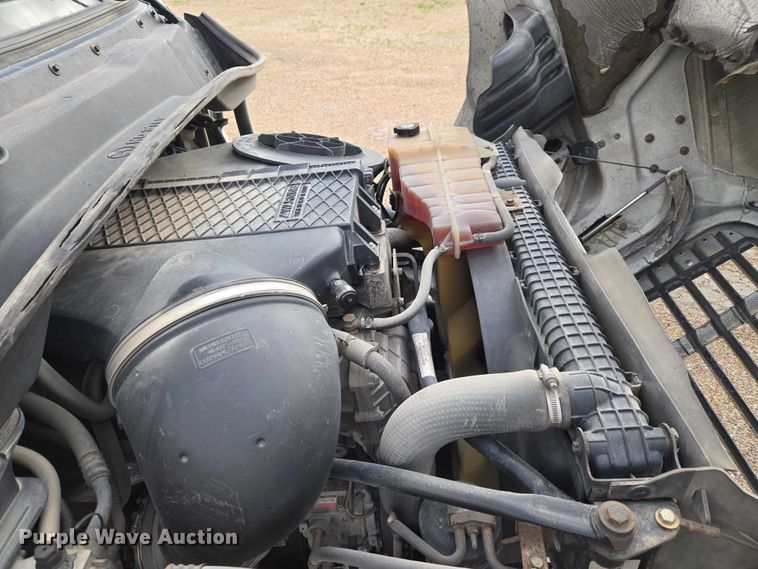 image for item ET5165 2015 Freightliner Cascadia semi truck