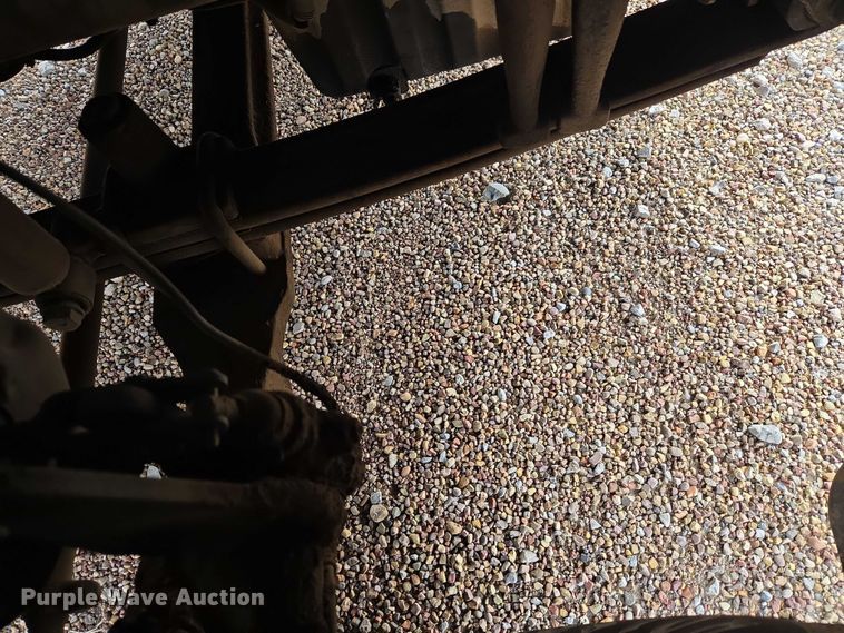 image for item ET5165 2015 Freightliner Cascadia semi truck