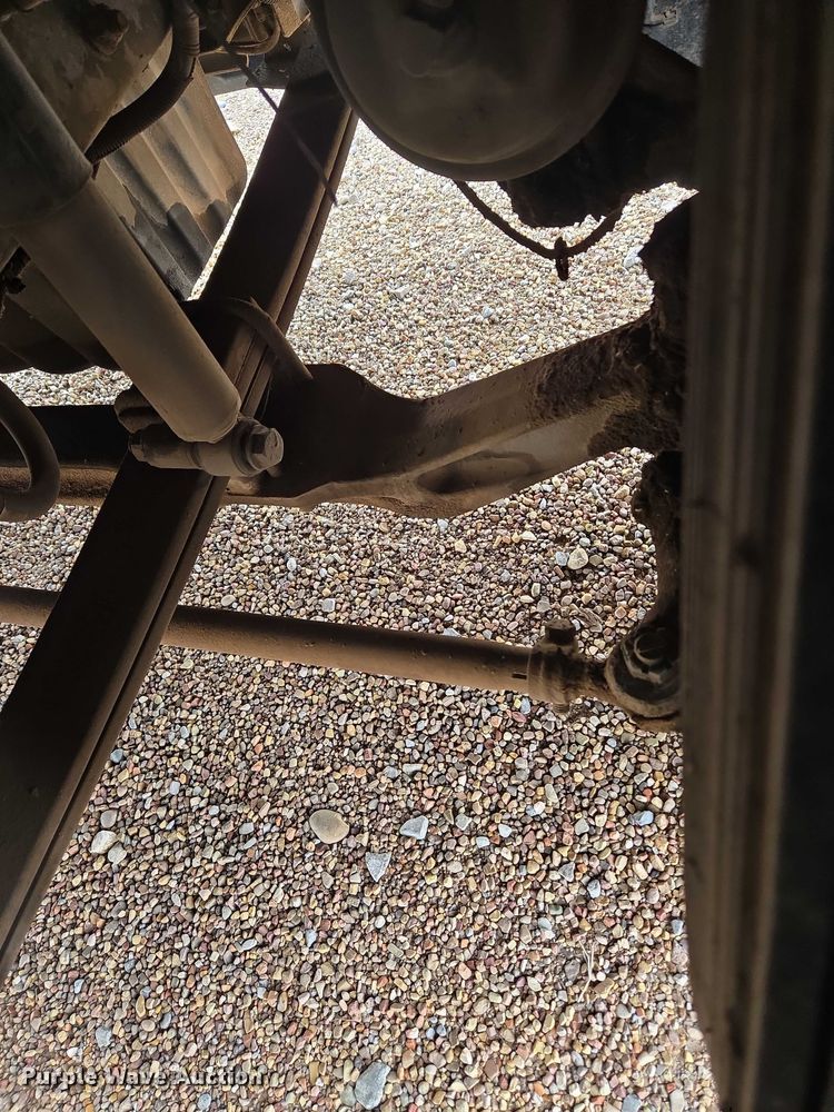 image for item ET5165 2015 Freightliner Cascadia semi truck