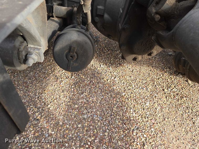 image for item ET5165 2015 Freightliner Cascadia semi truck