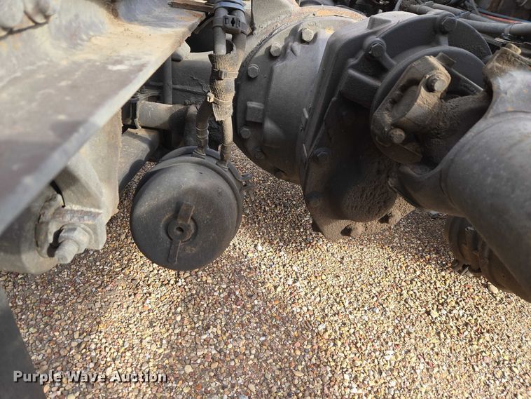 image for item ET5165 2015 Freightliner Cascadia semi truck