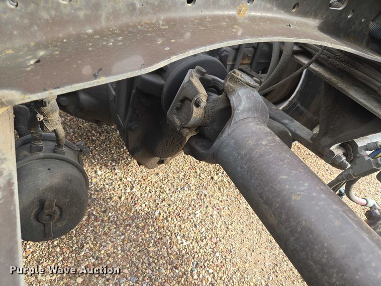 image for item ET5165 2015 Freightliner Cascadia semi truck