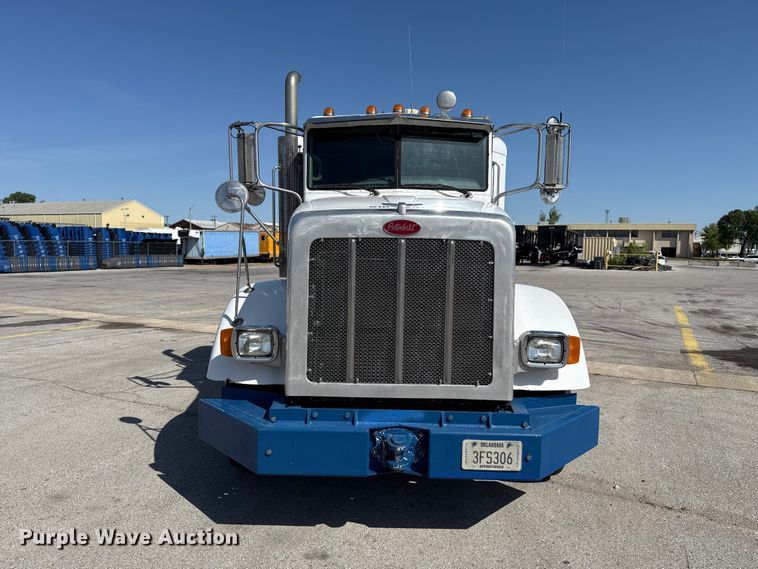 image for item ET6035 2013 Peterbilt 365 semi truck