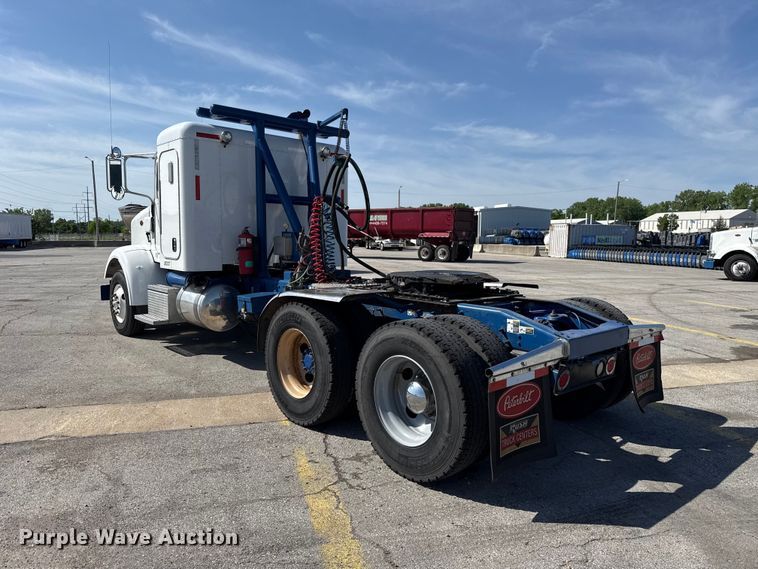 image for item ET6035 2013 Peterbilt 365 semi truck