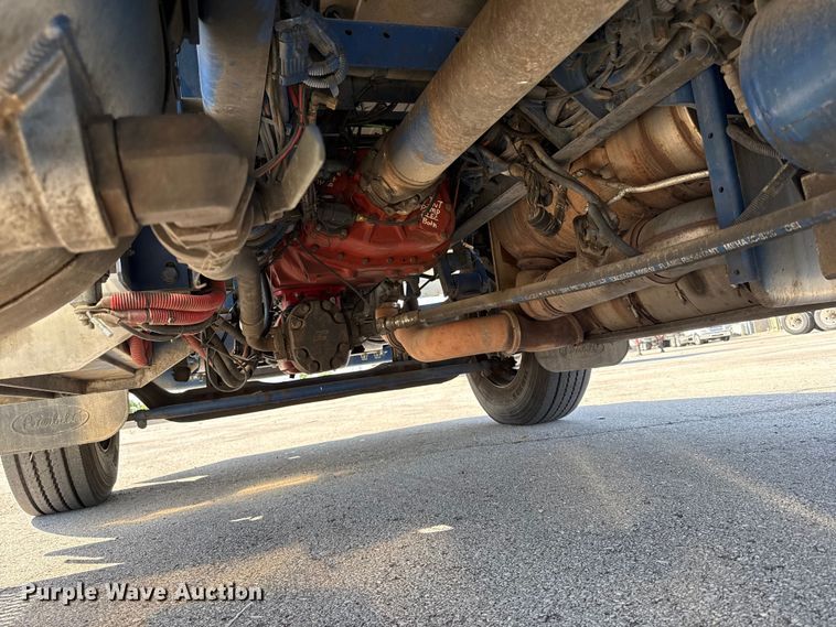 image for item ET6035 2013 Peterbilt 365 semi truck