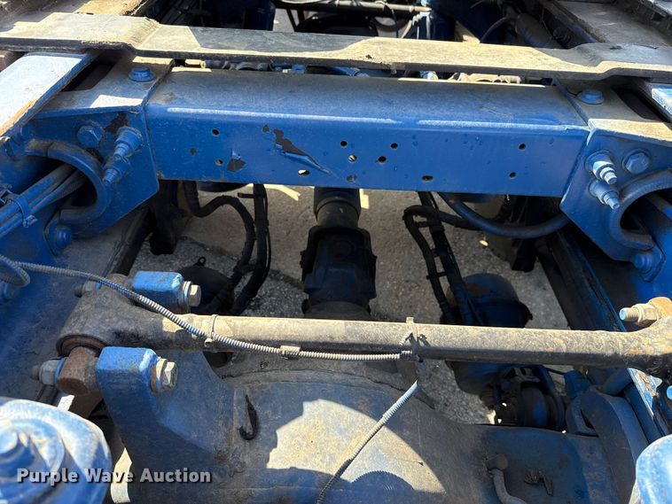 image for item ET6035 2013 Peterbilt 365 semi truck