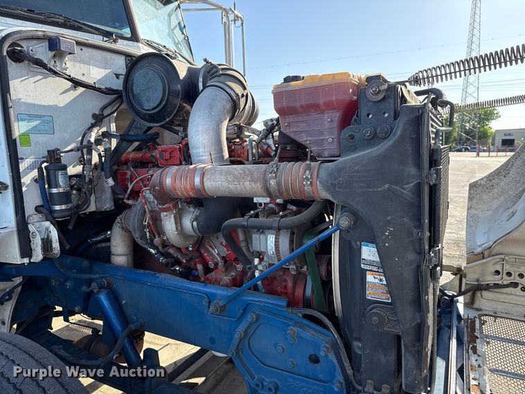 image for item ET6035 2013 Peterbilt 365 semi truck