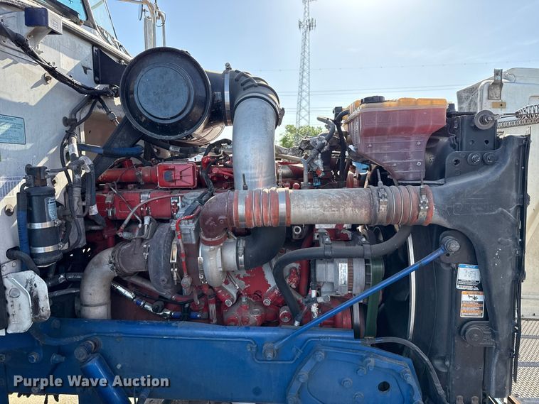 image for item ET6035 2013 Peterbilt 365 semi truck