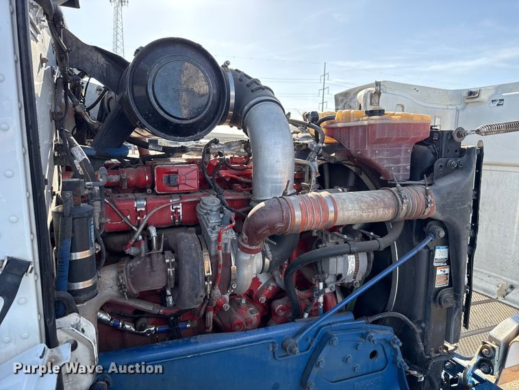 image for item ET6035 2013 Peterbilt 365 semi truck