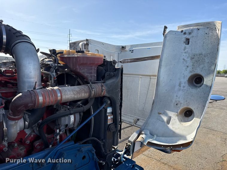 image for item ET6035 2013 Peterbilt 365 semi truck