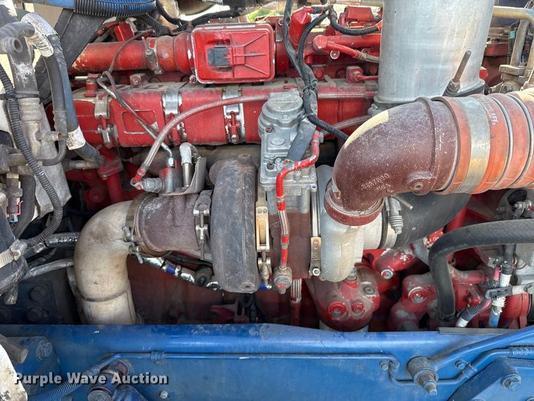 image for item ET6035 2013 Peterbilt 365 semi truck