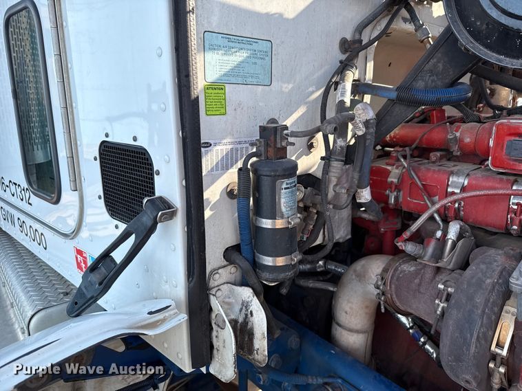 image for item ET6035 2013 Peterbilt 365 semi truck