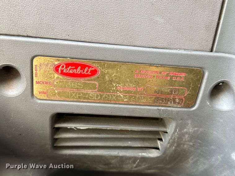 image for item ET6035 2013 Peterbilt 365 semi truck