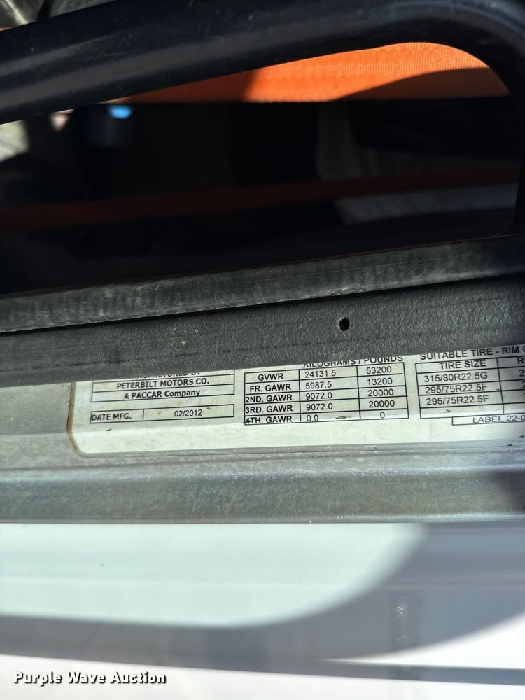 image for item ET6035 2013 Peterbilt 365 semi truck