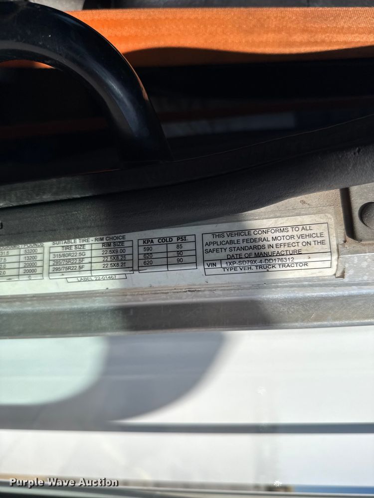 image for item ET6035 2013 Peterbilt 365 semi truck