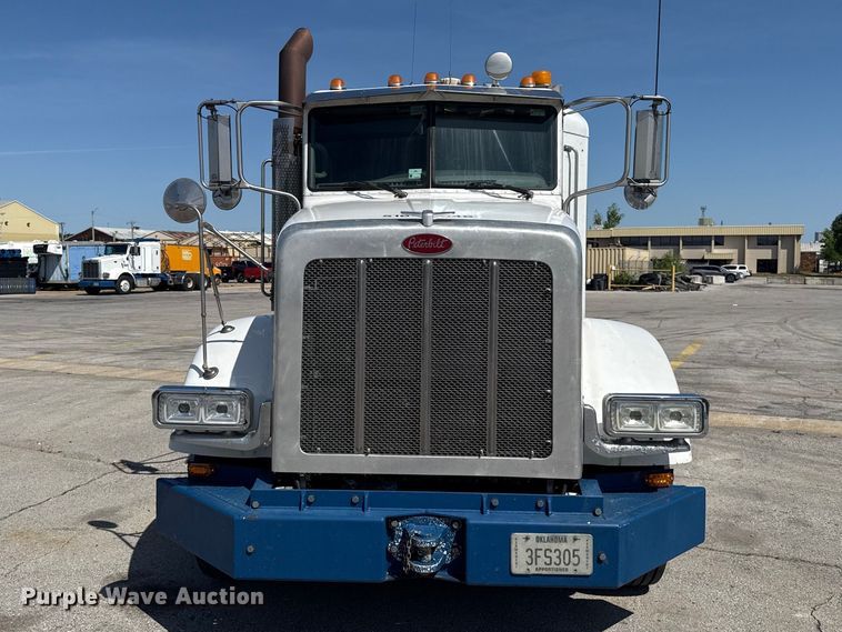 image for item ET6036 2013 Peterbilt 365 semi truck
