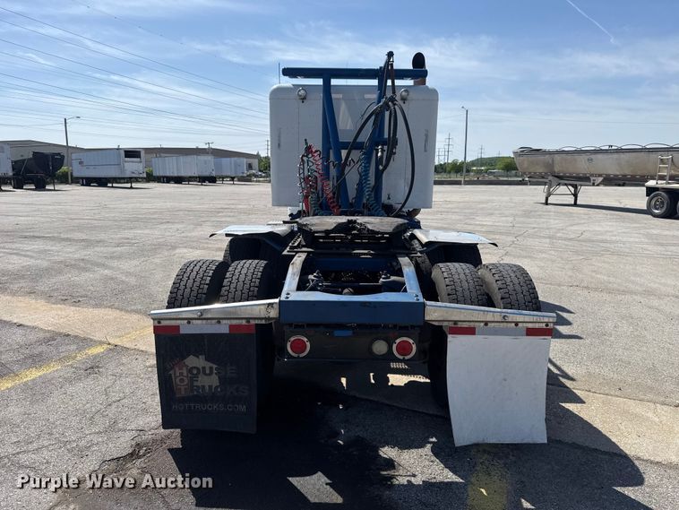 image for item ET6036 2013 Peterbilt 365 semi truck