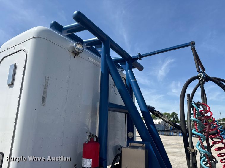 image for item ET6036 2013 Peterbilt 365 semi truck