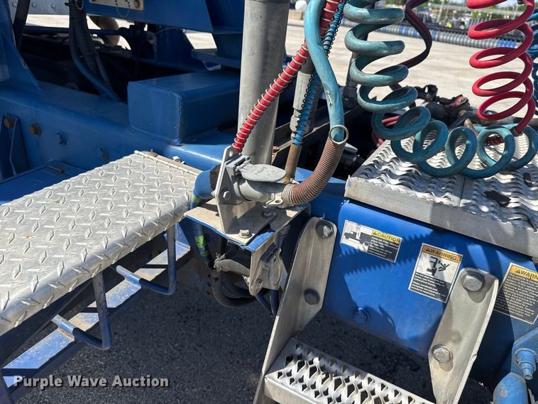 image for item ET6036 2013 Peterbilt 365 semi truck