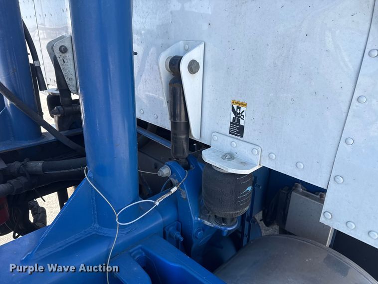 image for item ET6036 2013 Peterbilt 365 semi truck