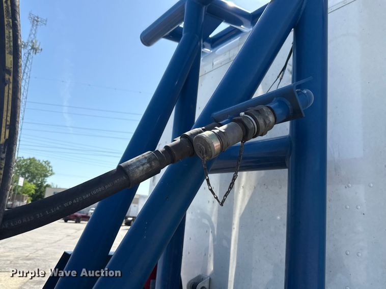 image for item ET6036 2013 Peterbilt 365 semi truck